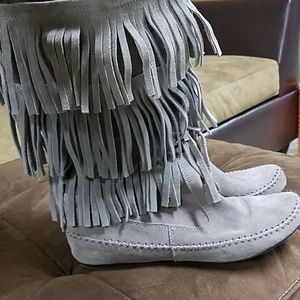 Women's fringe boots